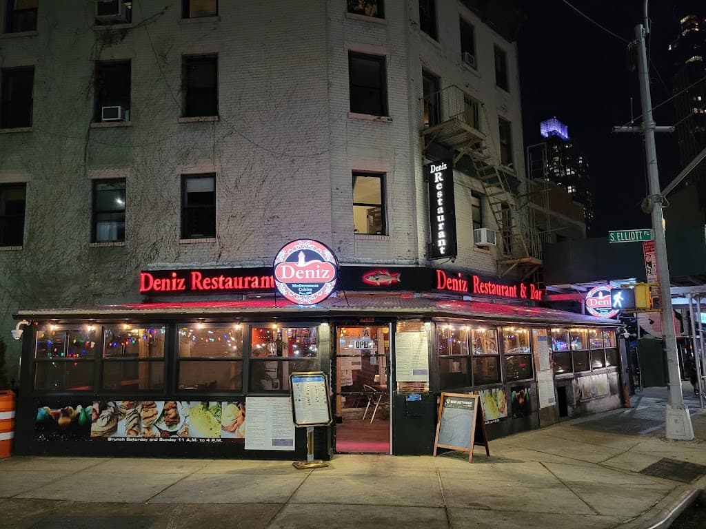 Deniz, Fort Greene bar