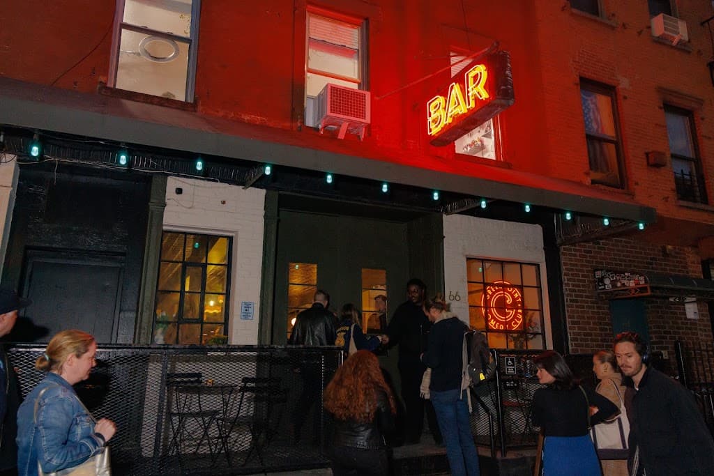 Greenpoint Comedy Club, Greenpoint bar
