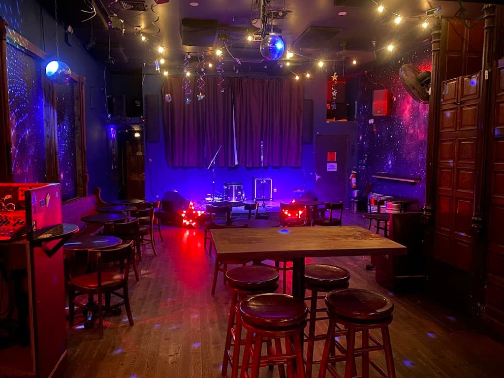 Starr Bar, a bar in Bushwick