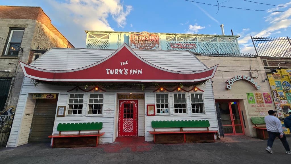 The Turk's Inn, Bushwick bar