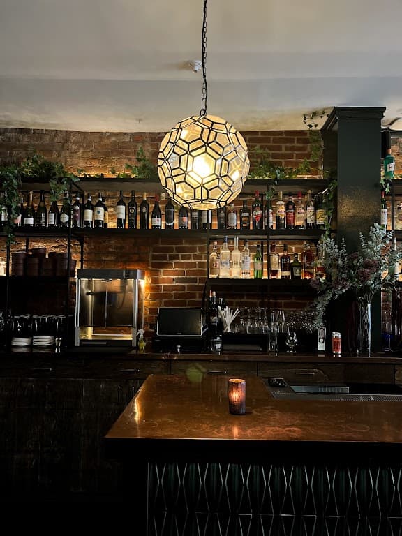390 Social, a cocktail bar in Park Slope