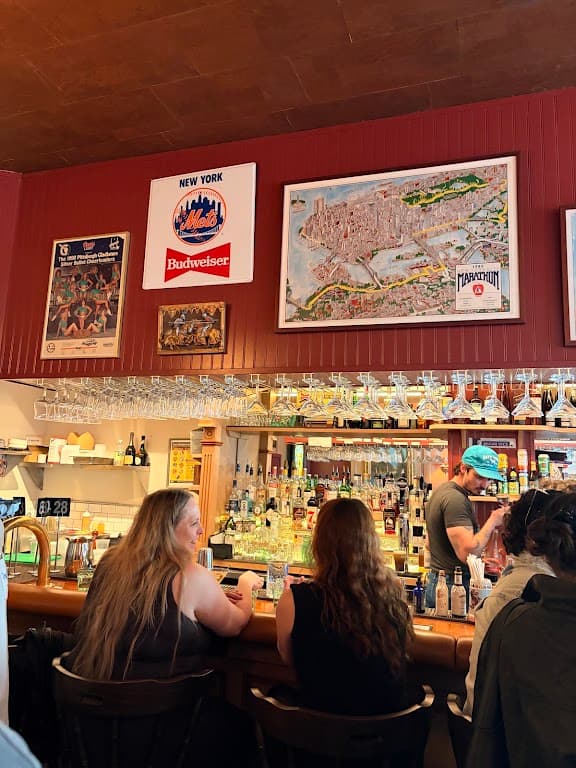 Peek Inn, Greenpoint bar