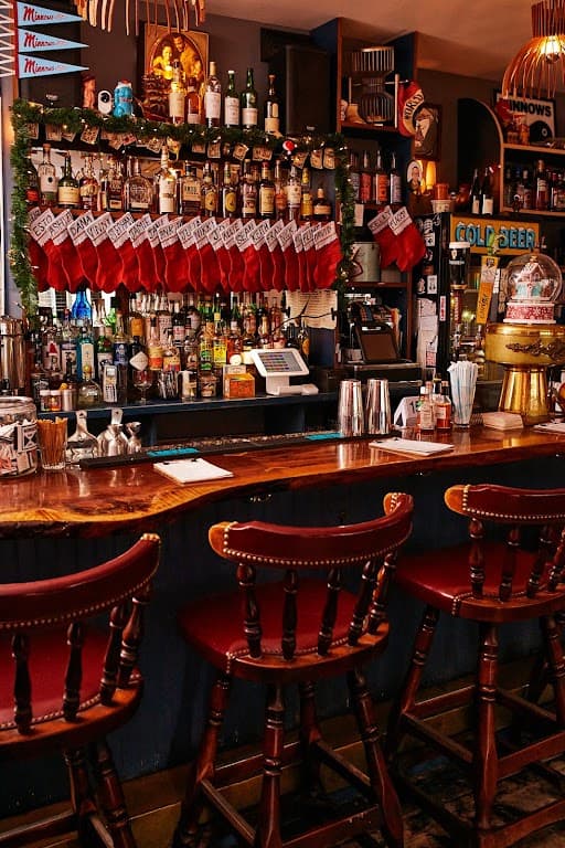 Minnows Bar, a bar & grill in Greenpoint