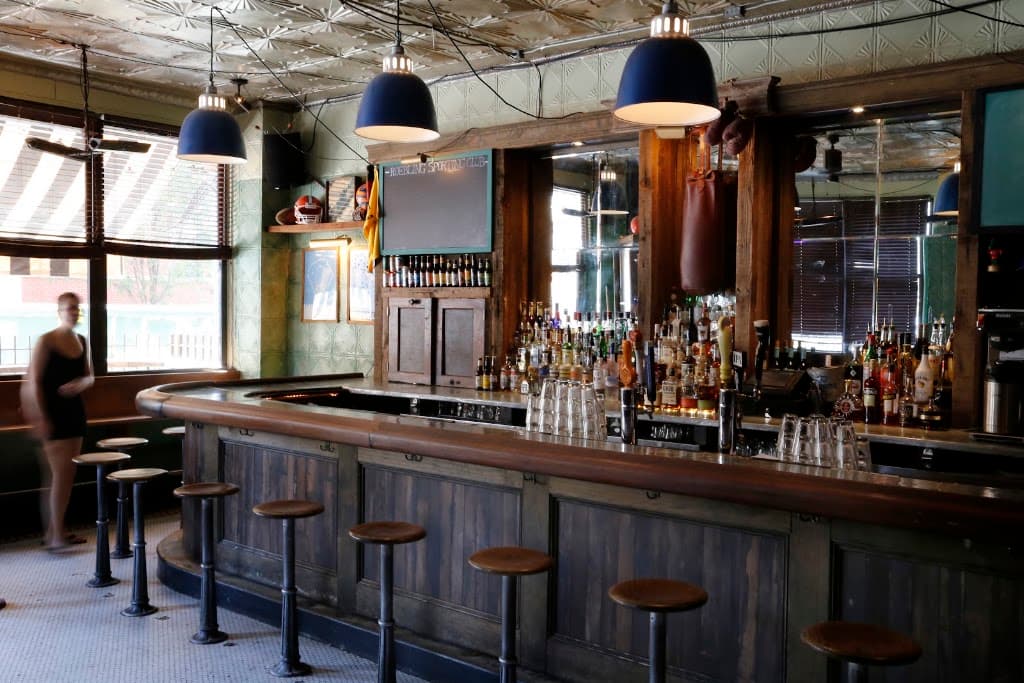 Roebling Sporting Club, Williamsburg bar