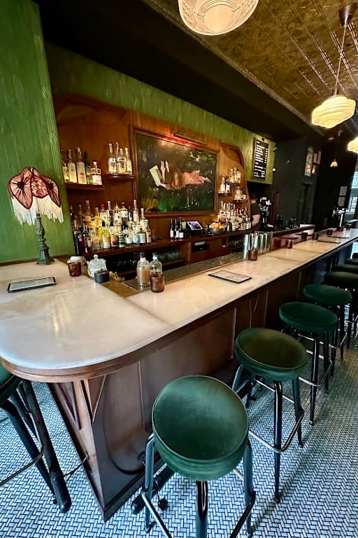 Diamond Lil, a cocktail bar in Greenpoint
