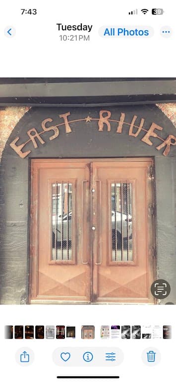 East River Bar, Williamsburg bar