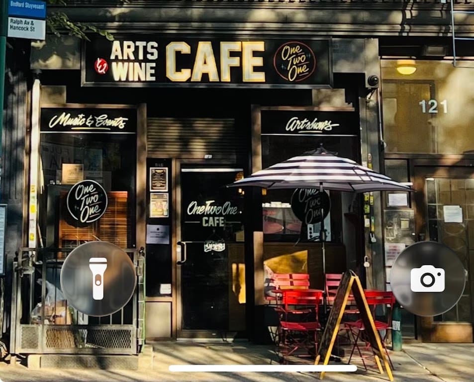 OneTwoOne Café, Bed-Stuy bar