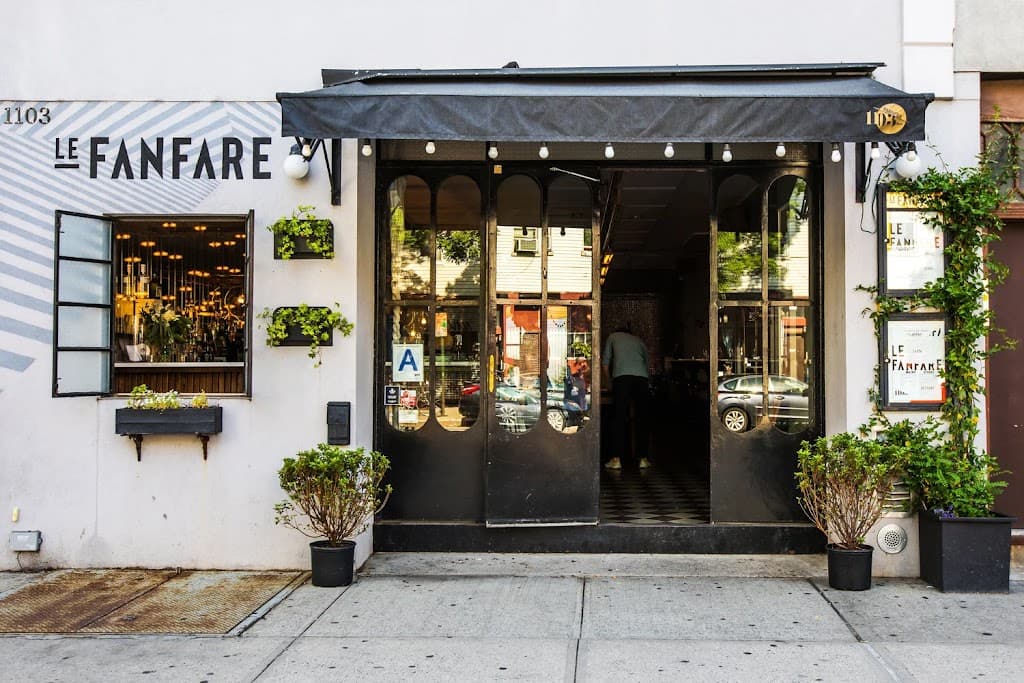 Le Fanfare, Greenpoint bar