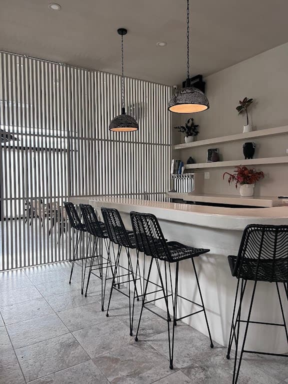 Commune Cafe + Wine Bar, Bed-Stuy bar
