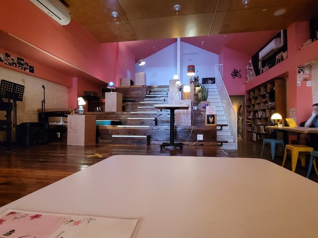 pinkFROG cafe, Williamsburg bar