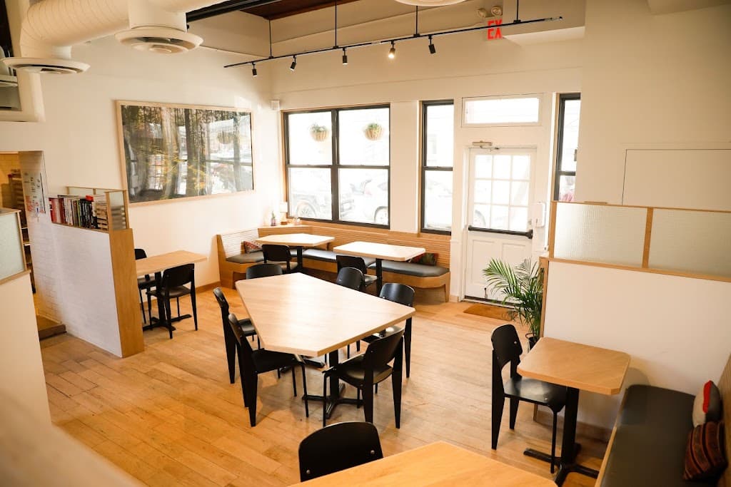 Leland Eating and Drinking House, a bar in Prospect Heights