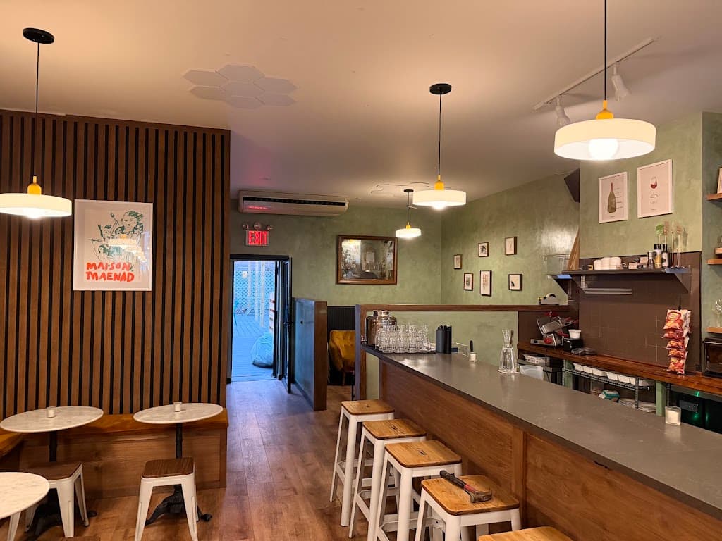 Whoopsie Daisy, a wine bar in Crown Heights