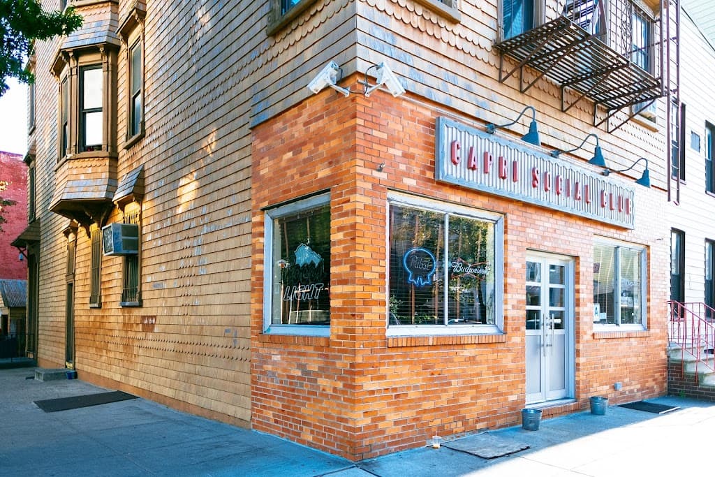 Capri Social Club, Greenpoint bar