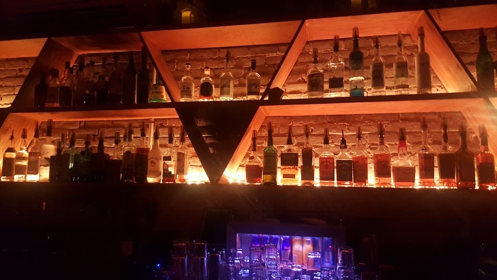Friends and Lovers, Crown Heights bar