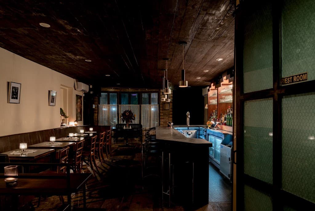 Singers, a bar in Bed-Stuy