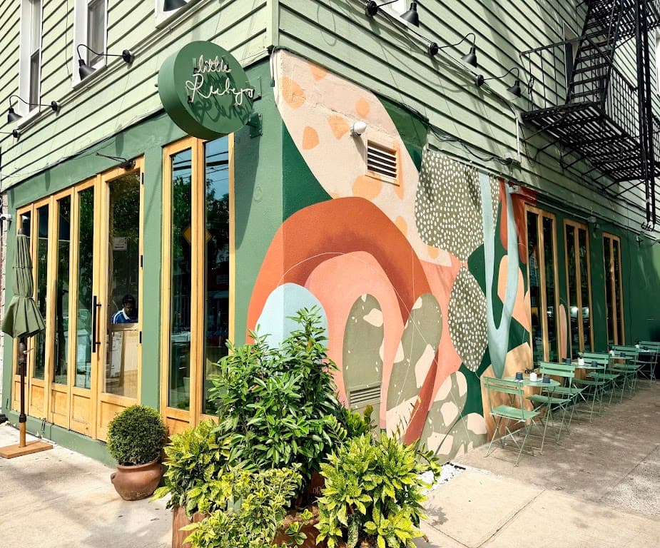 Little Ruby's Williamsburg, Williamsburg bar