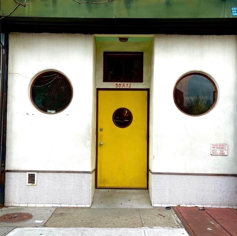 Doris, Bed-Stuy bar