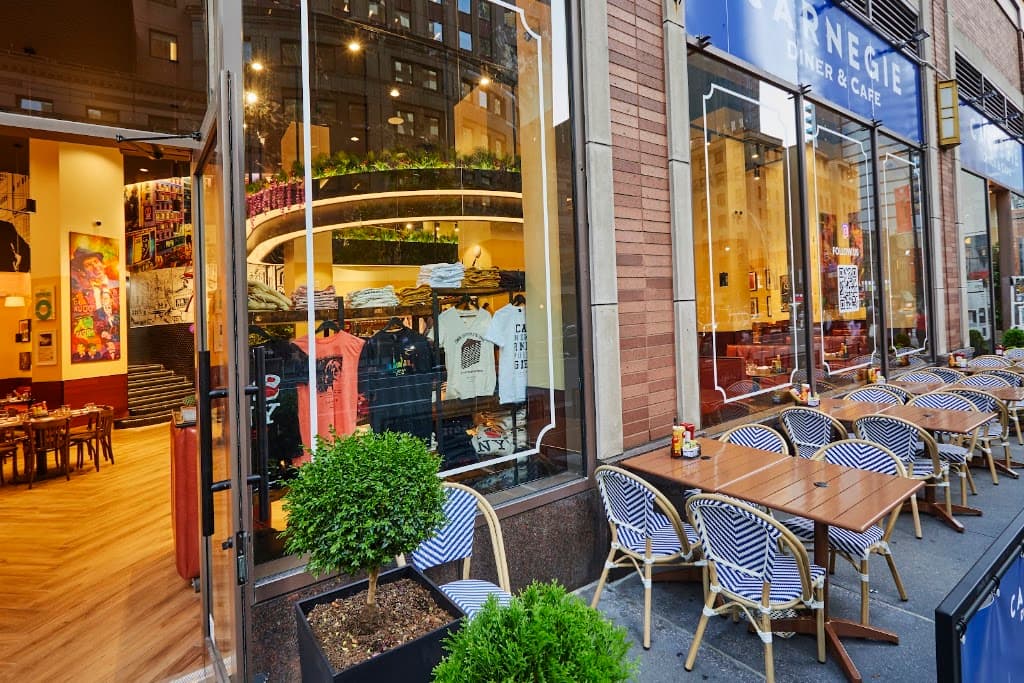Carnegie Diner & Cafe, Midtown bar