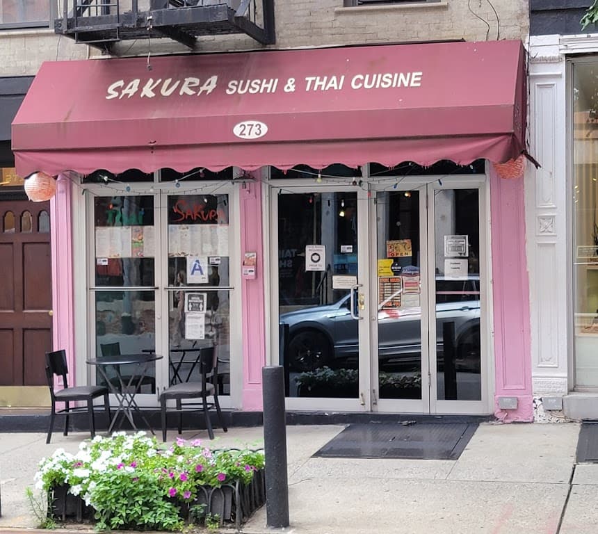 Sakura Sushi & Thai Cuisine, SoHo bar