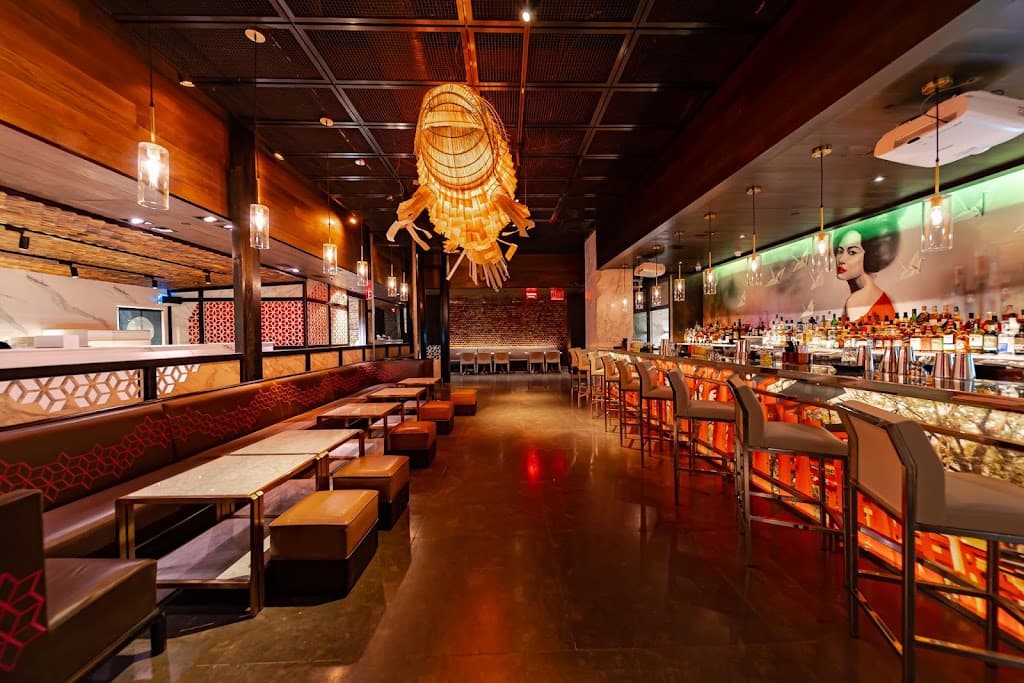 Fushimi Times Square, Hell's Kitchen bar