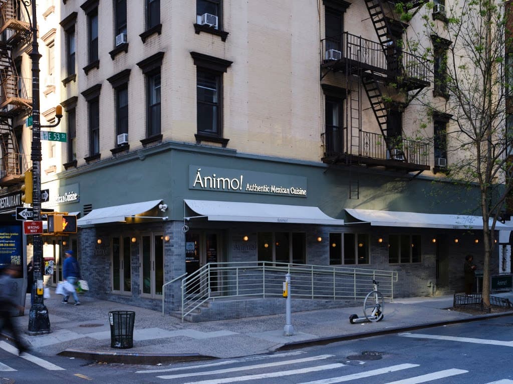 Animo!, Midtown bar
