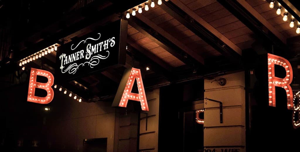 Tanner Smith's, Midtown bar