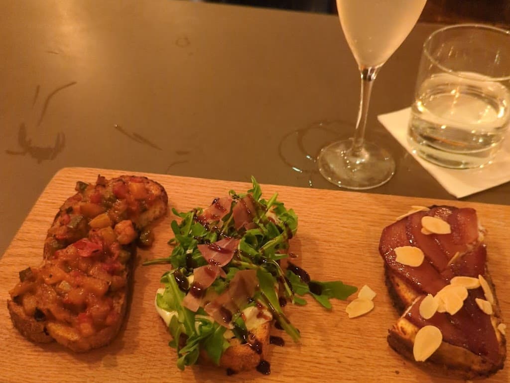 8th Street Winecellar, Chelsea