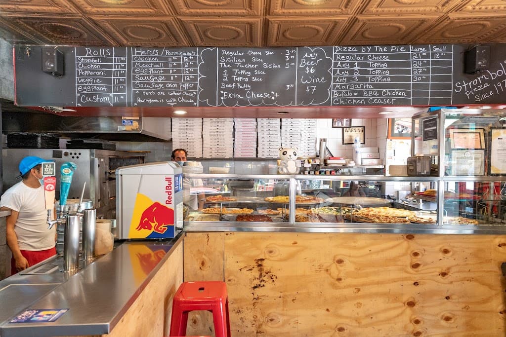 Stromboli Pizza, East Village bar