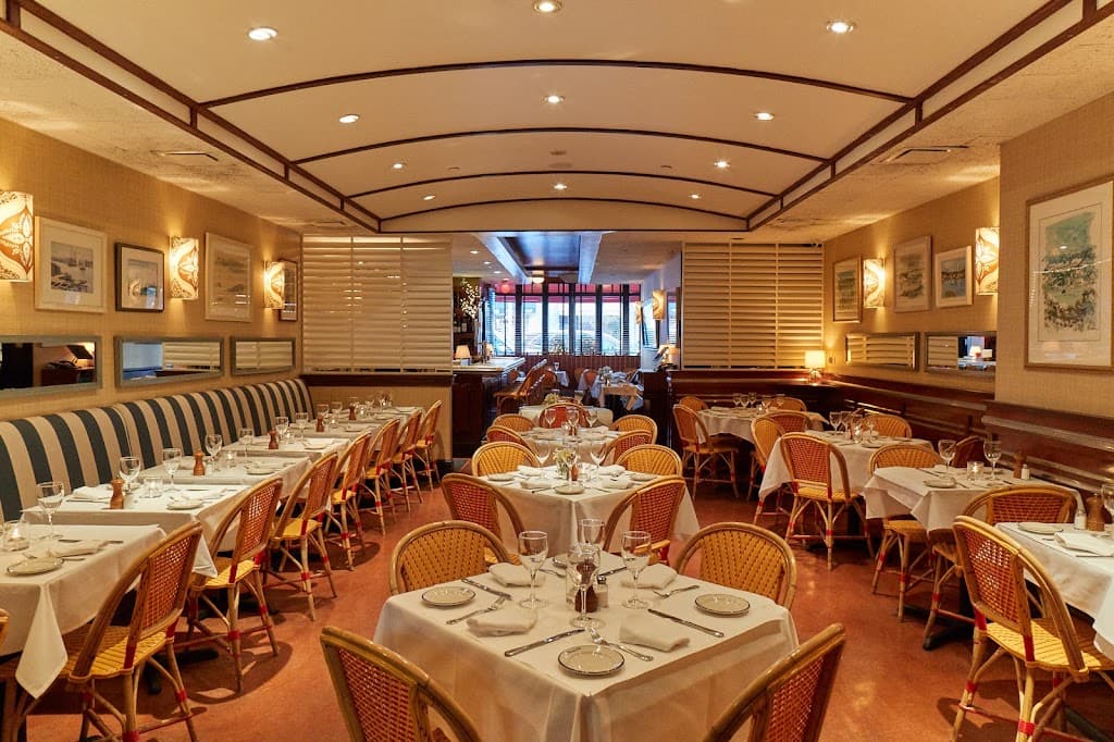 Island, Upper East Side bar