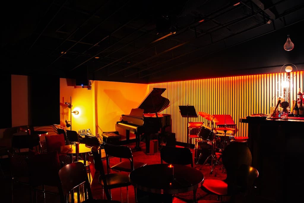 Apartment 5, a bar in Lower East Side