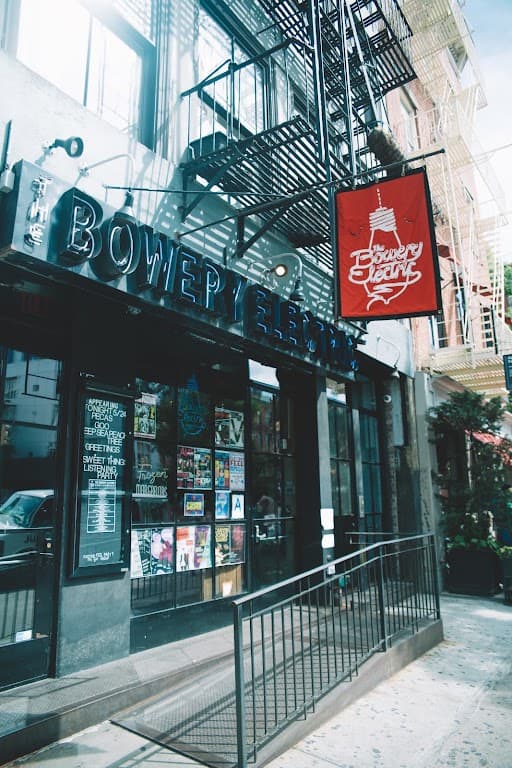 Bowery Palace, East Village bar