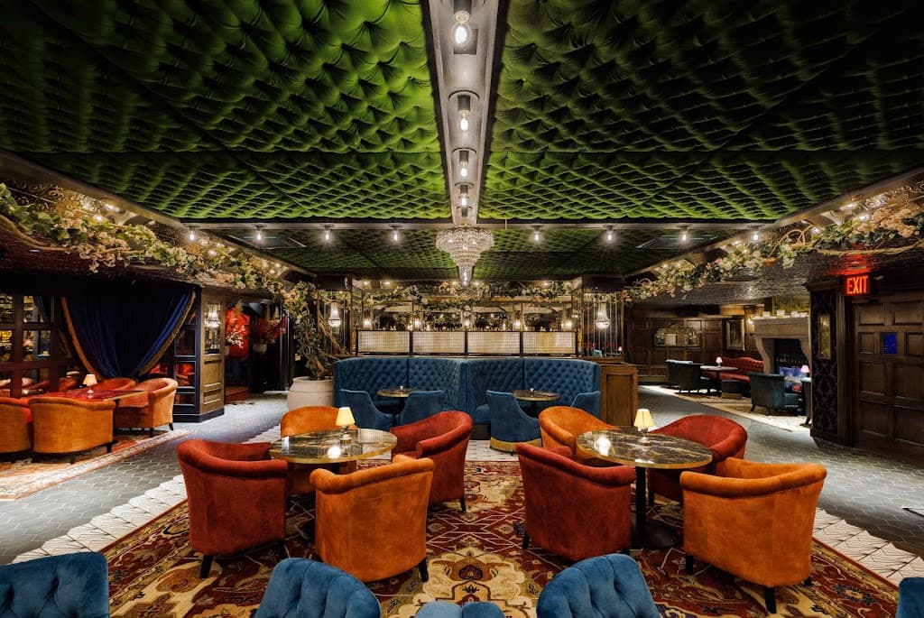 Madame George, Midtown bar