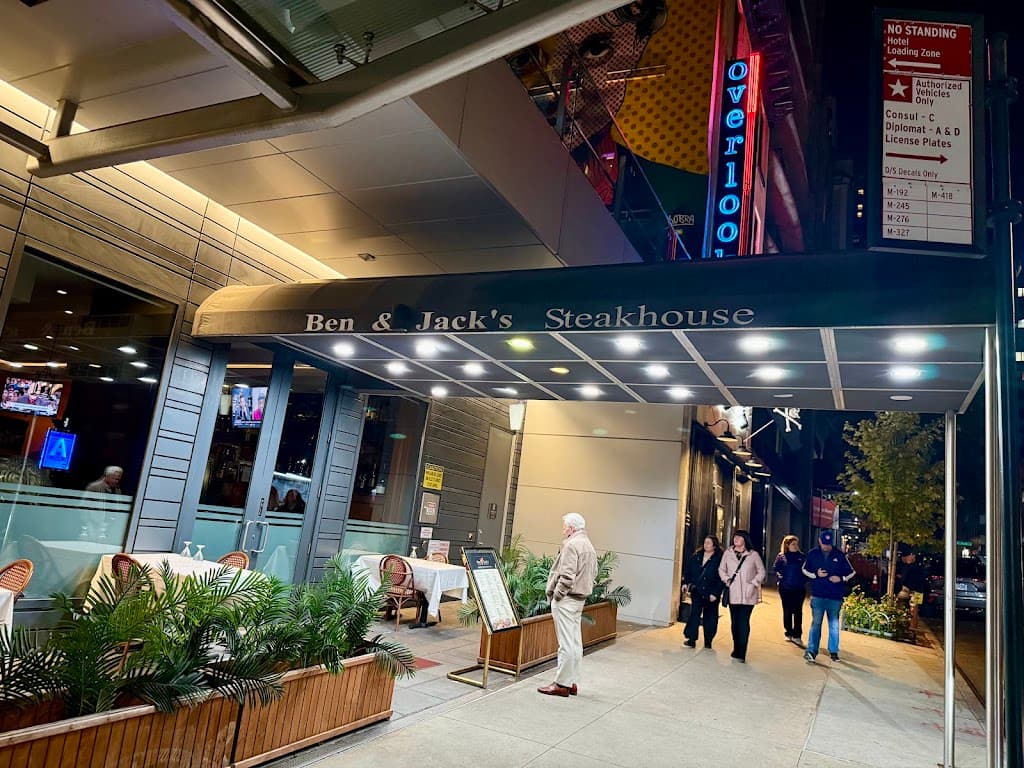Ben & Jack's Steakhouse, a bar in Midtown