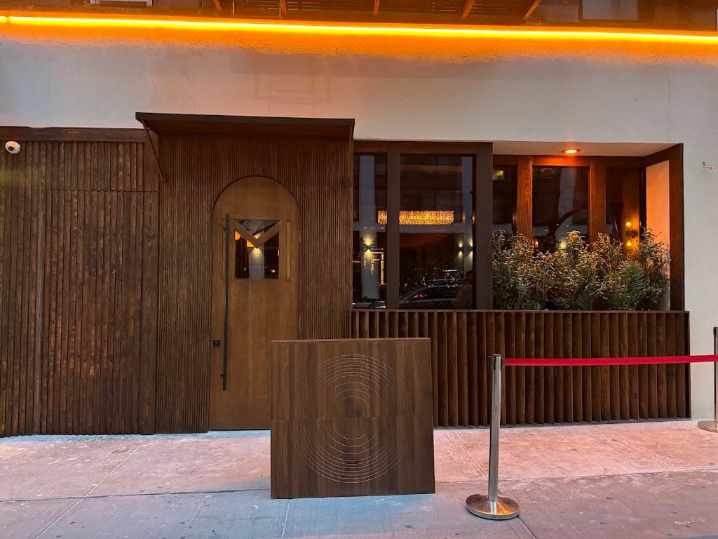 Mira Mediterranean & Hookah Lounge, Murray Hill bar