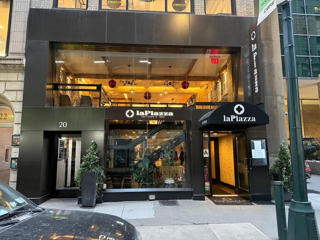 La Piazza New York, Midtown bar